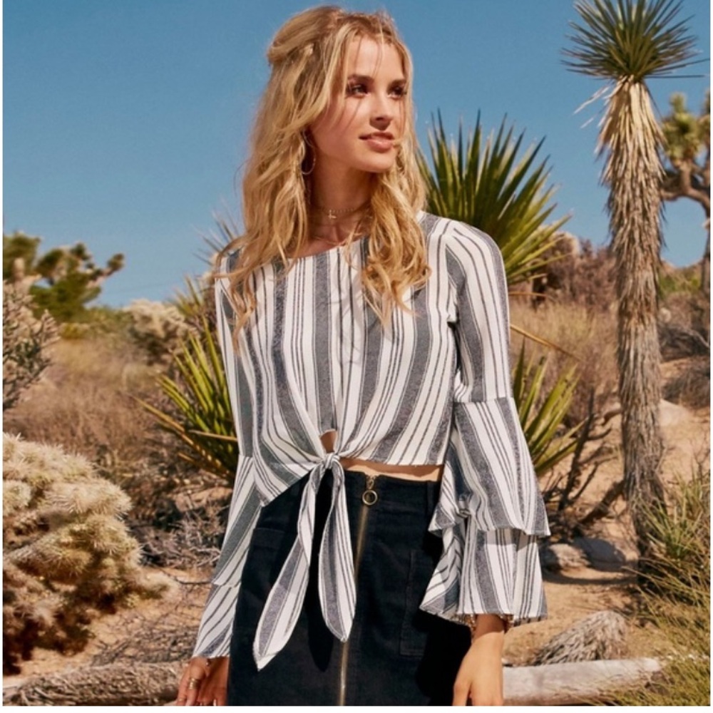 Altar’d State Klepper Crop Top Belk Sleeve Boho, women’s small (S)